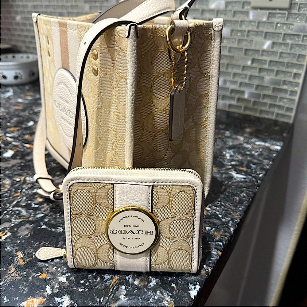 NEW Coach Dempsey 22” Tan/Cream 2-Way w/Matching Wallet